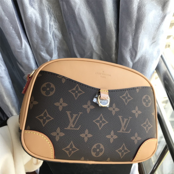l**is V*t*n deauville mini