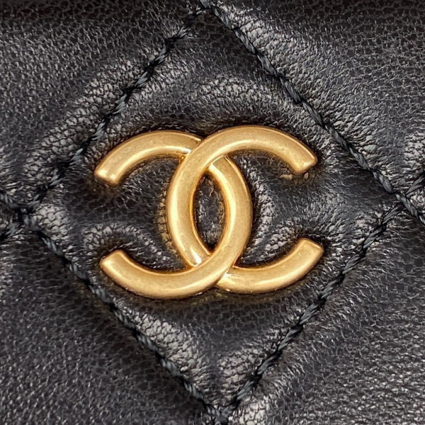 CL VANITY WITH CHAIN