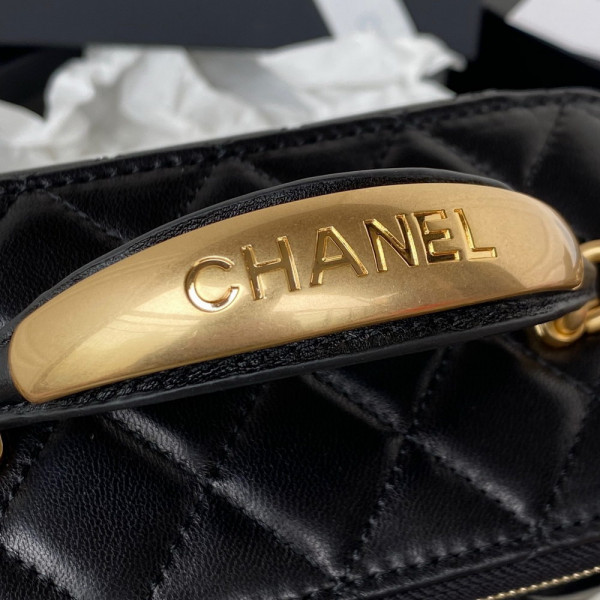 CL VANITY WITH CHAIN