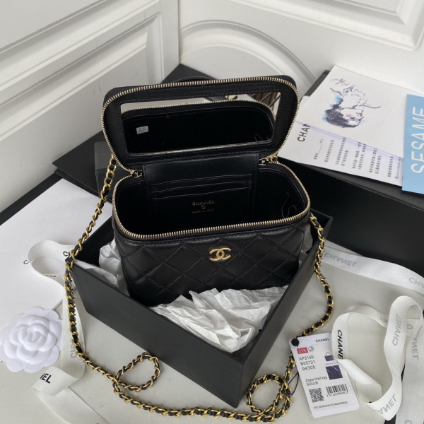 CL VANITY WITH CHAIN