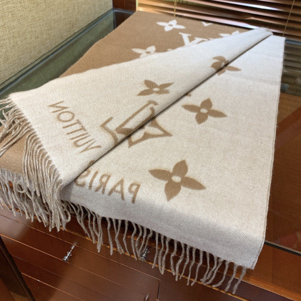 l**is V*t*n reykjavik scarf