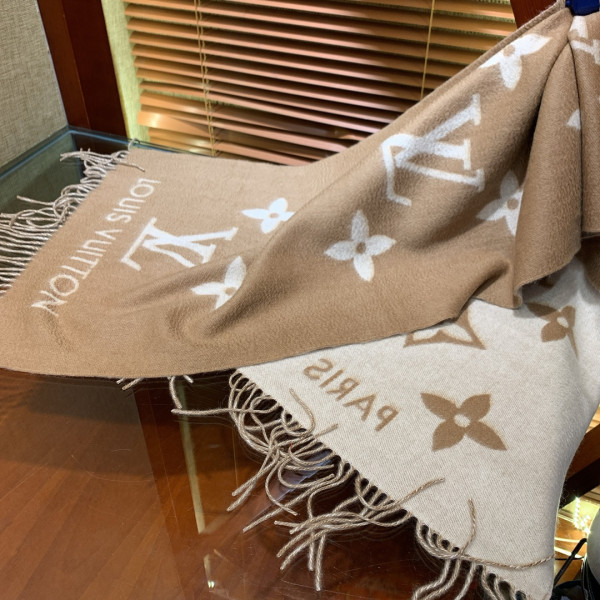 l**is V*t*n reykjavik scarf