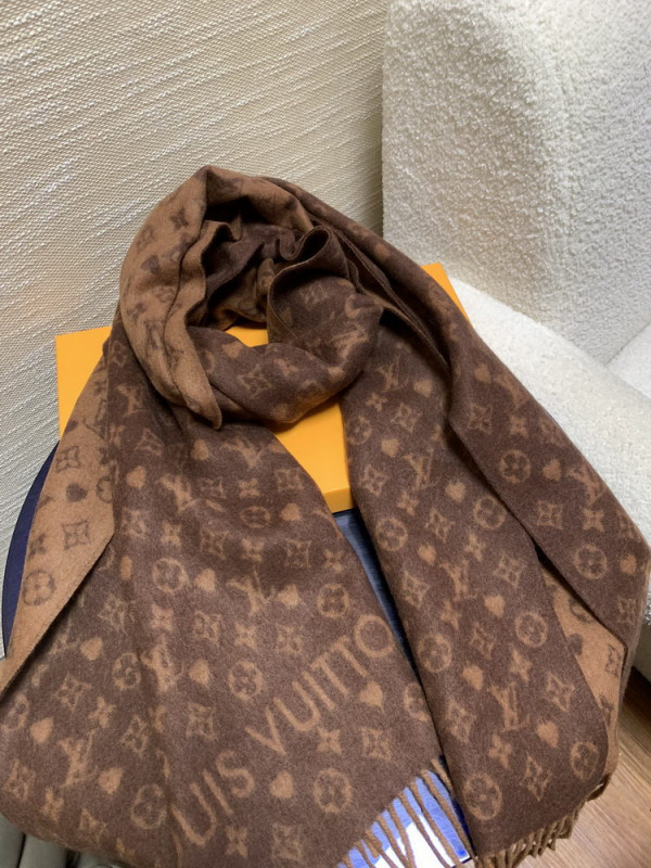 l**is V*t*n game on scarf
