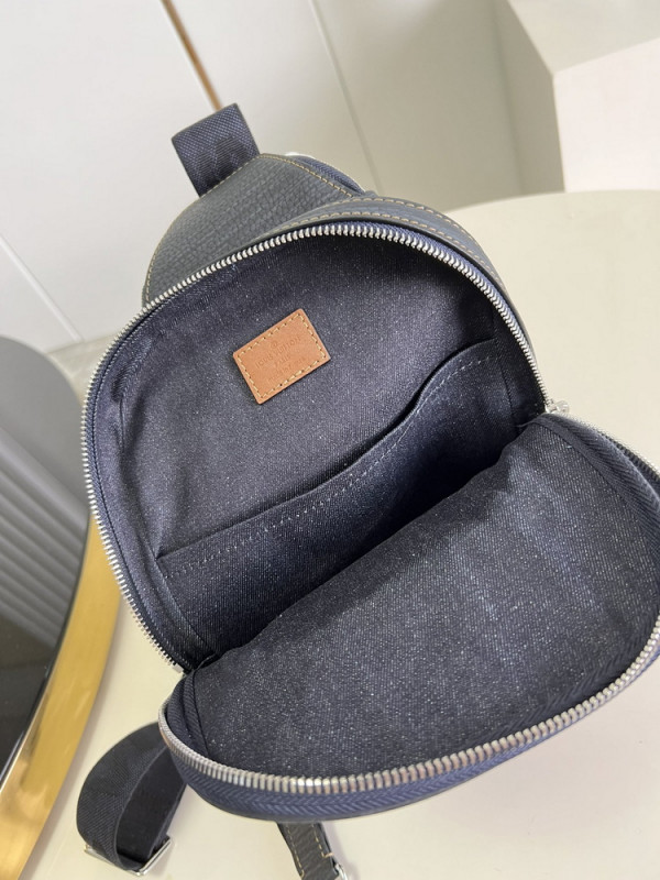 l**is V*t*n avenue sling bag nm