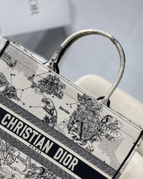 large D*or book tote