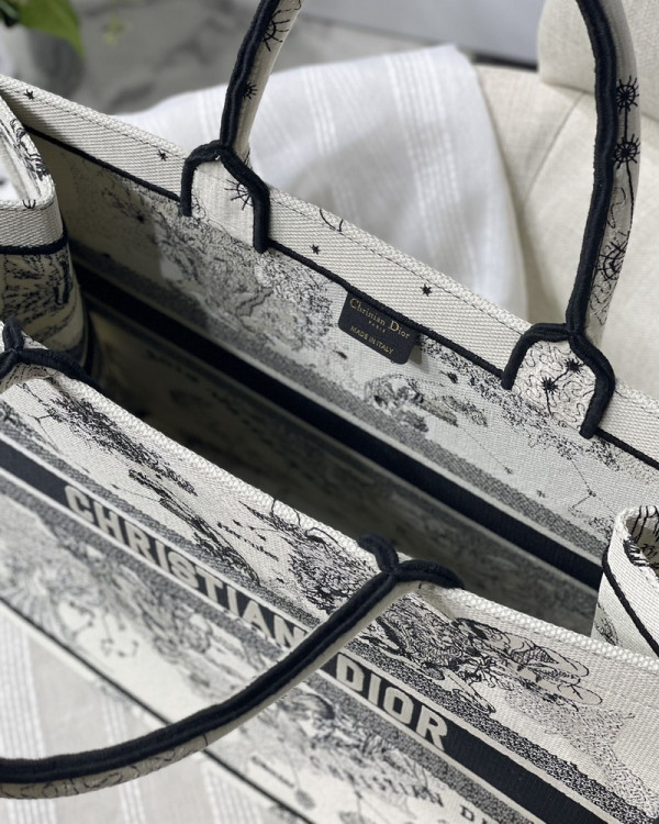 large D*or book tote
