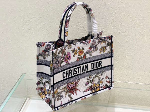 medium D*or book tote