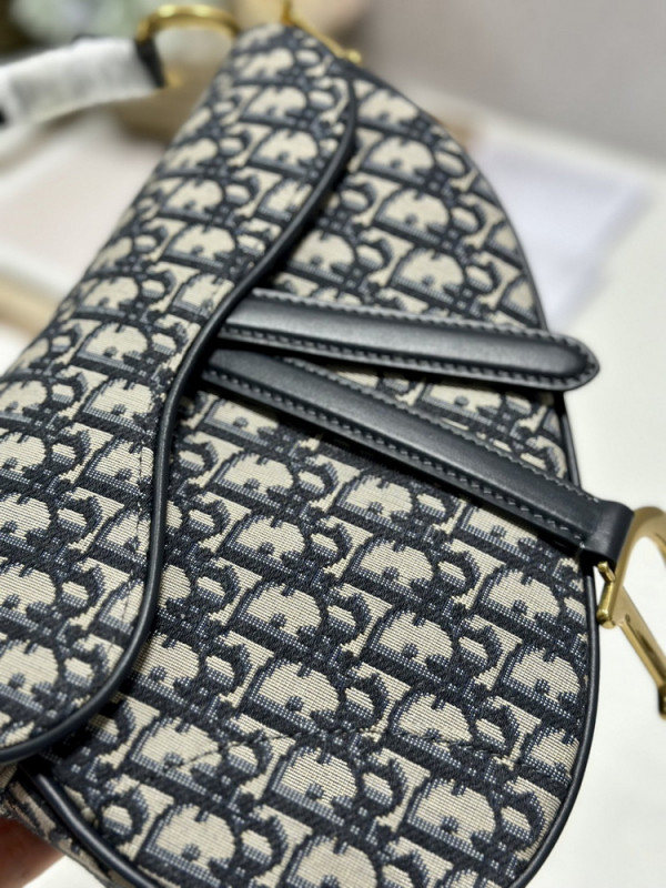 D*or saddle bag