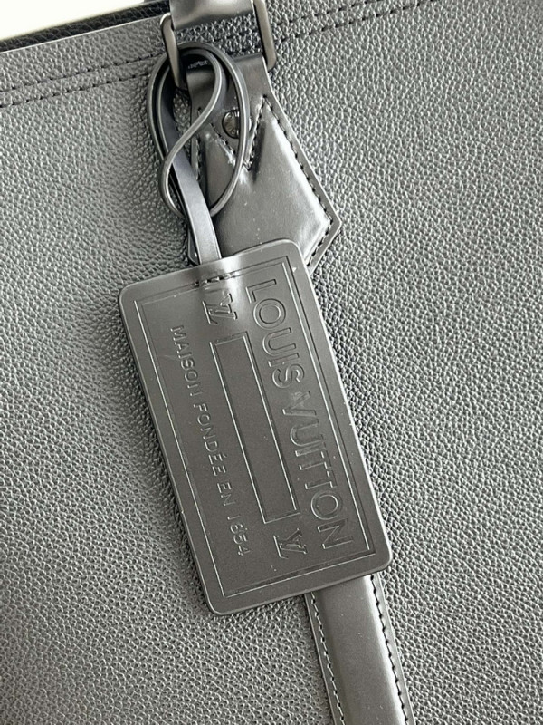 l**is V*t*n lock it tote