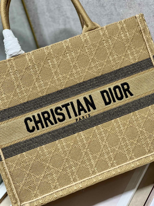 medium D*or book tote