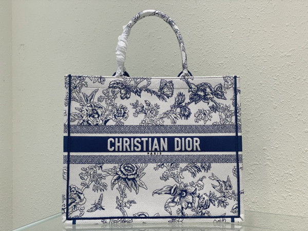 large D*or book tote