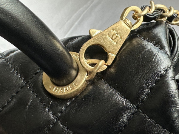 CL FLAP BAG WITH TOP HANDLE