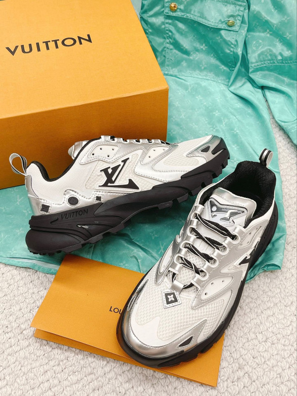 l**is V*t*n runner tatic sneaker