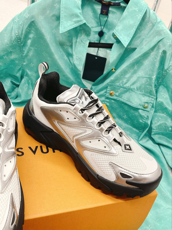 l**is V*t*n runner tatic sneaker