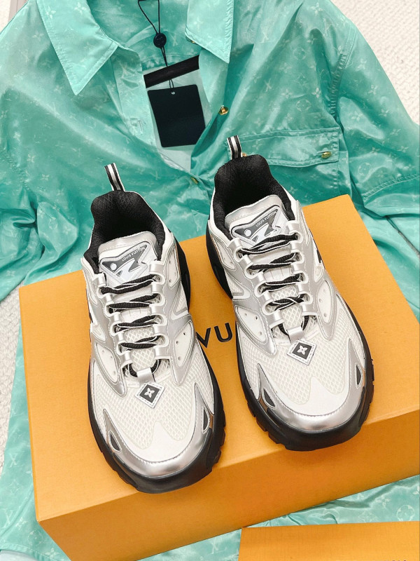 l**is V*t*n runner tatic sneaker