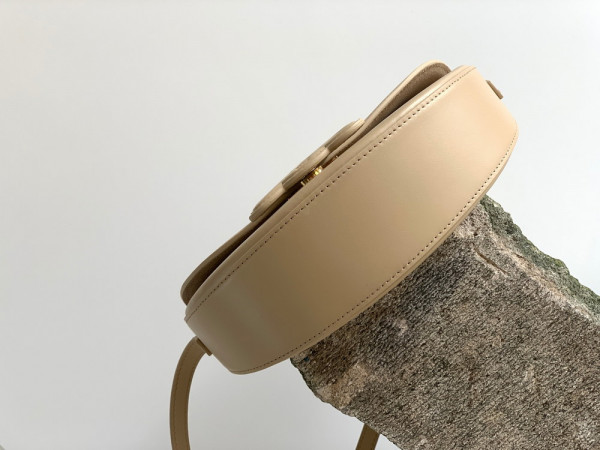 Ce**e besace cuir triomphe