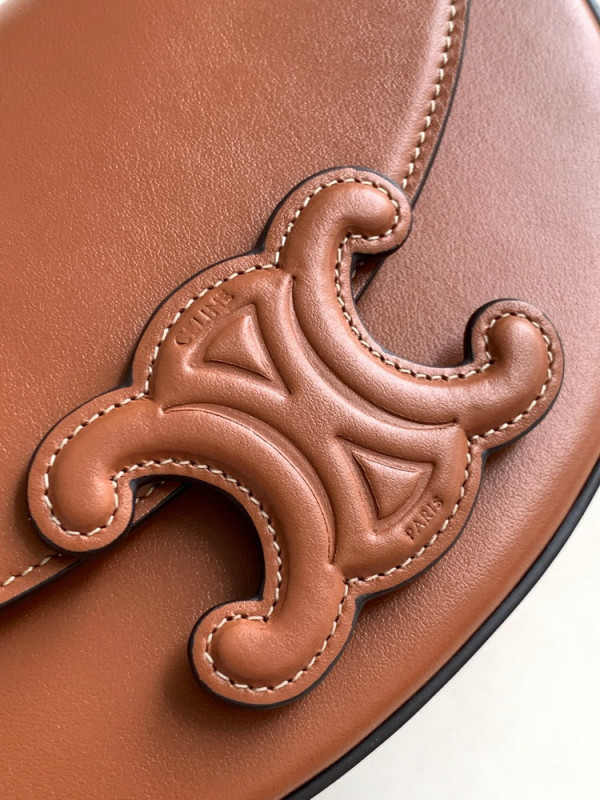 Ce**e besace cuir triomphe