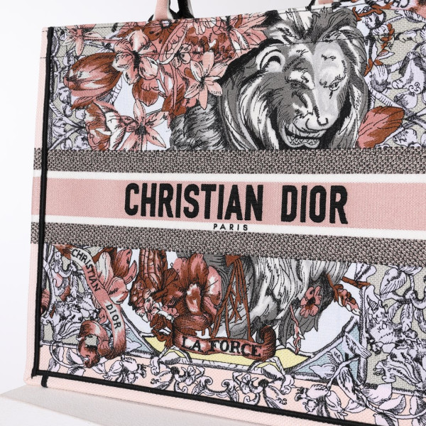 D*or book tote
