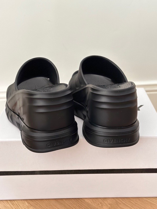 GIVENCHY sildes