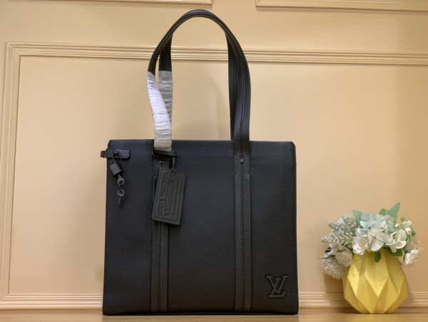 l**is V*t*n aerogram tote