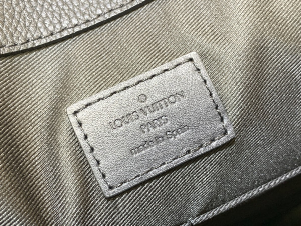 l**is V*t*n aerogram tote