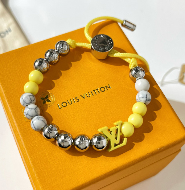 l**is V*t*n bracelet