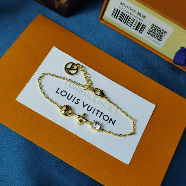 l**is V*t*n bracelet