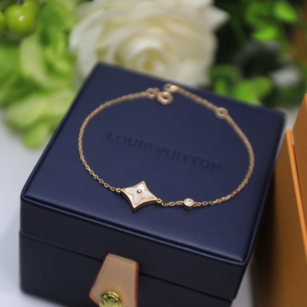 l**is V*t*n bracelet
