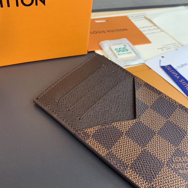 l**is V*t*n coin card holder