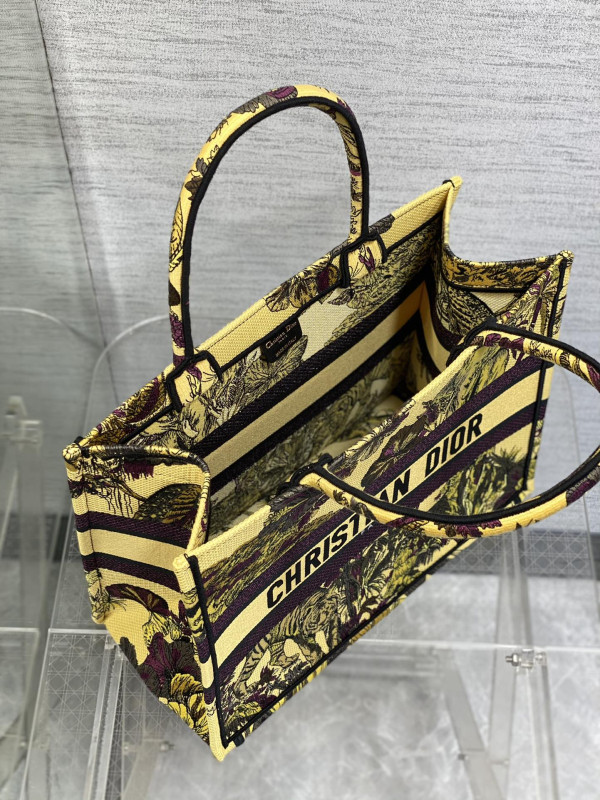 medium D*or book tote