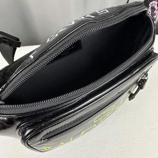 Ba*len*cia*ga everyday beltpack
