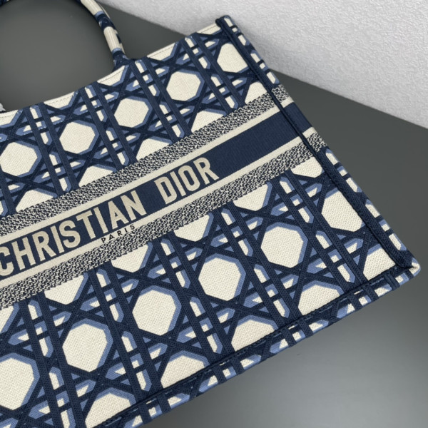 D*or book tote