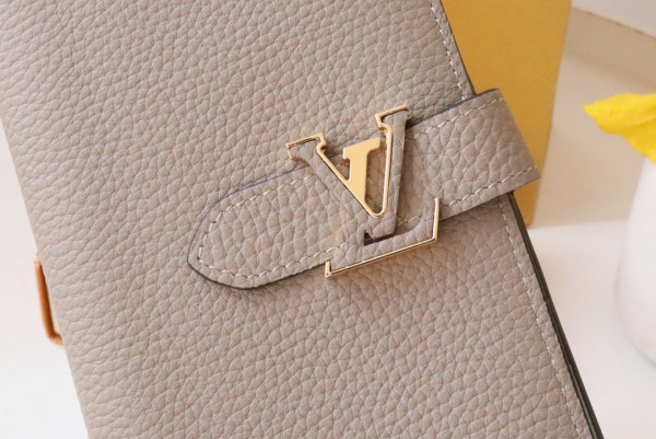 l**is V*t*n vertical wallet