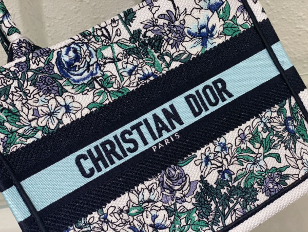 small D*or book tote