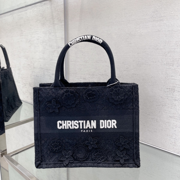 small D*or book tote