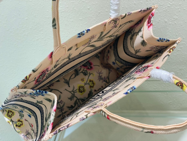 large D*or book tote