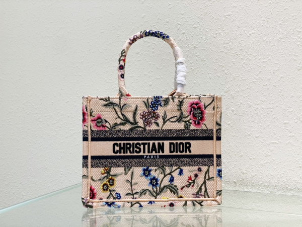 small D*or book tote