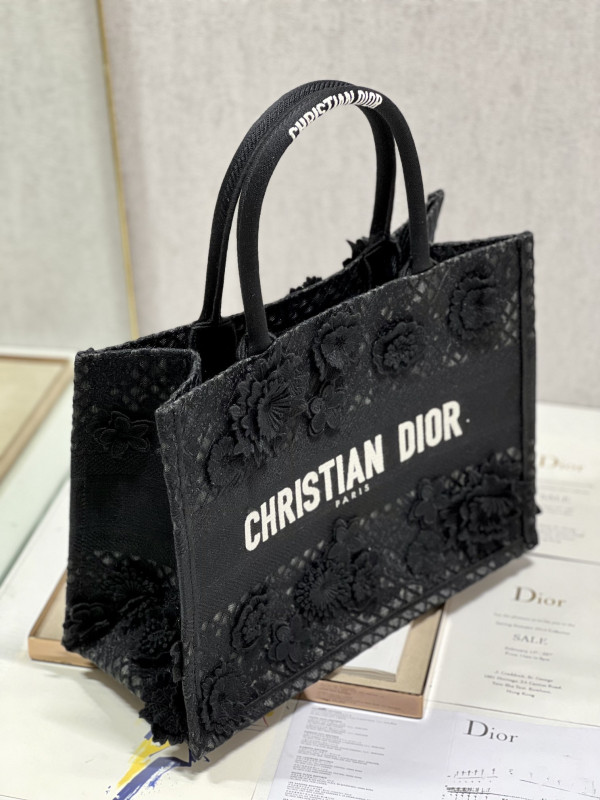 medium D*or book tote