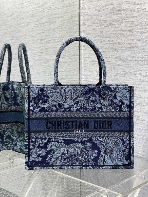 medium D*or book tote