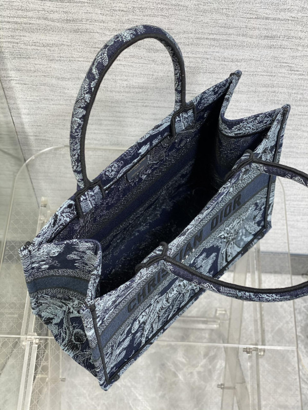 medium D*or book tote