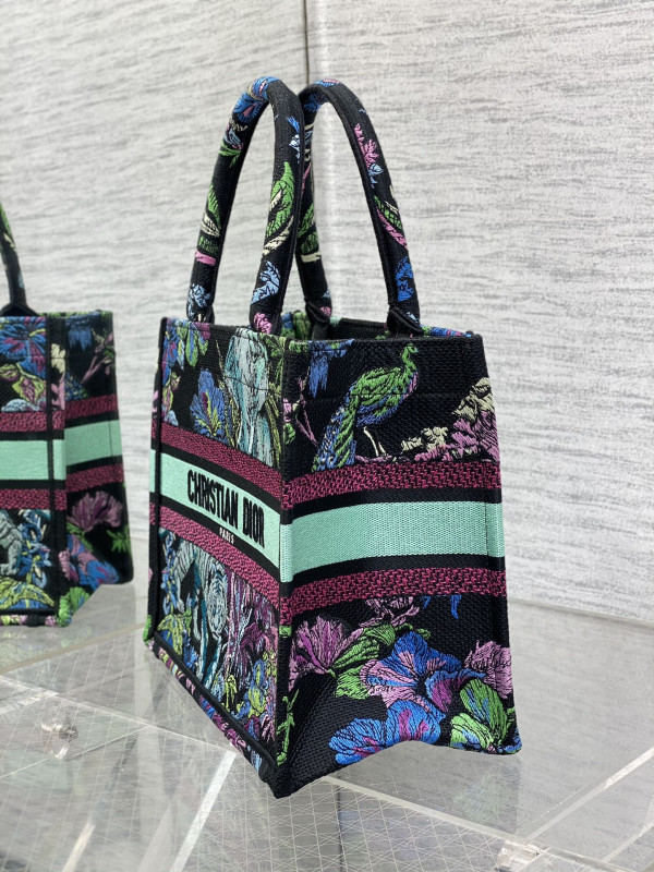 small D*or book tote