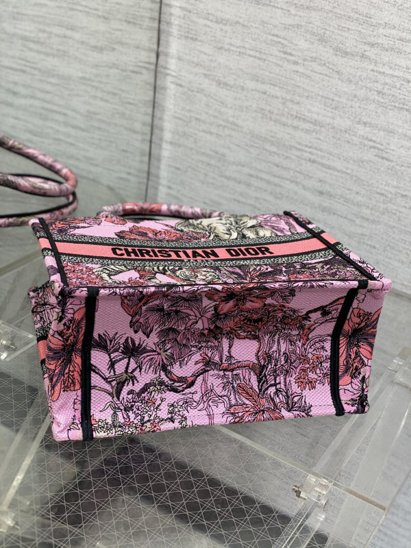 small D*or book tote