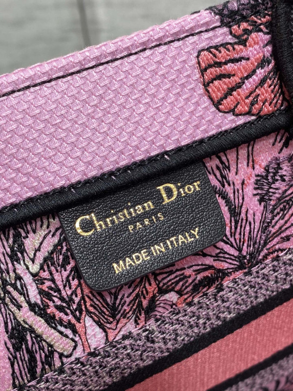 small D*or book tote