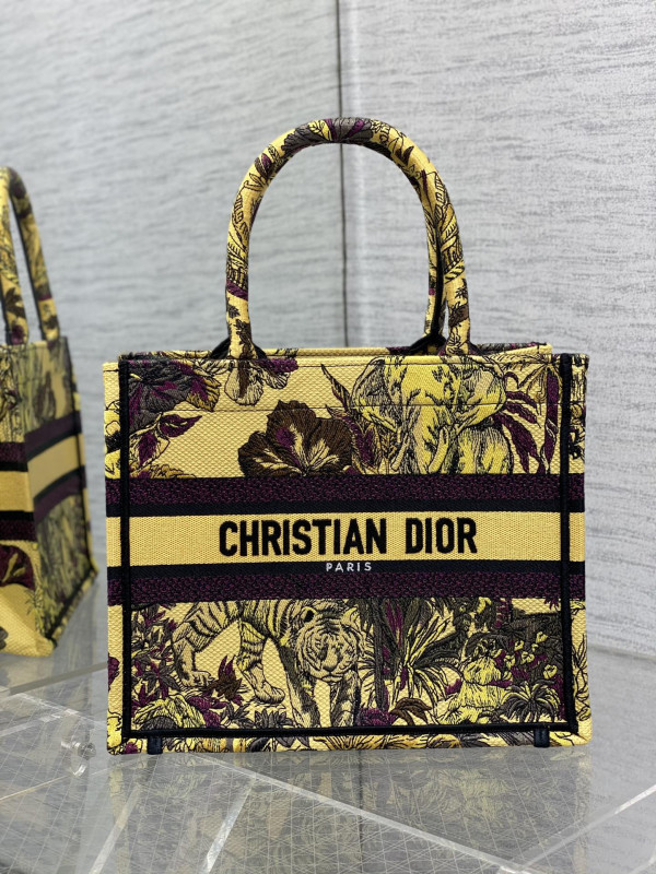small D*or book tote