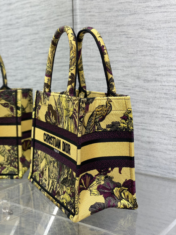 small D*or book tote