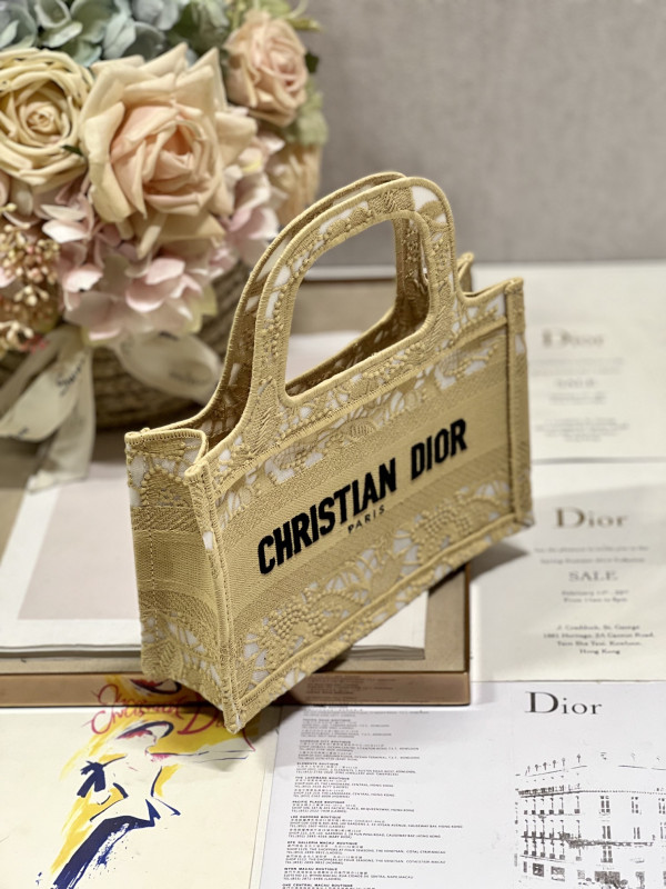 D*or book tote mini
