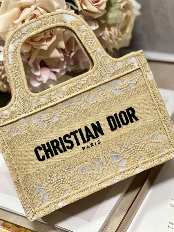 D*or book tote mini