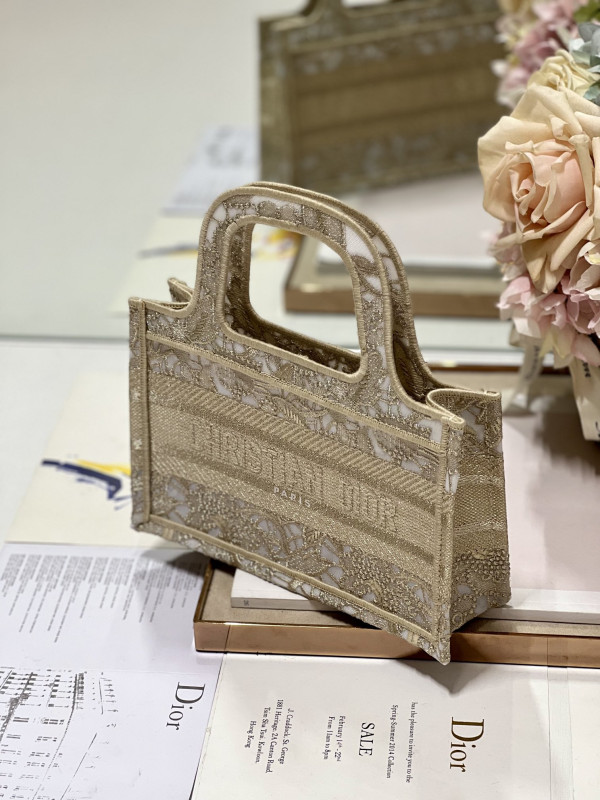 D*or book tote mini