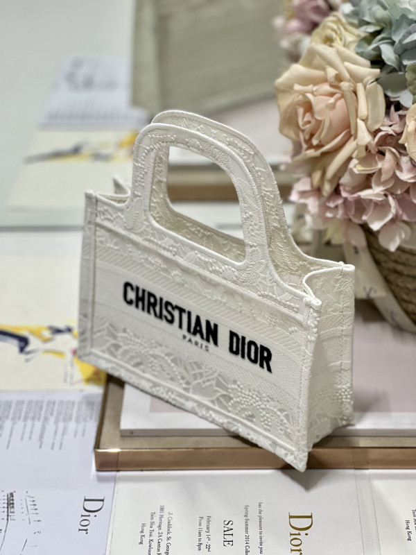 D*or book tote mini