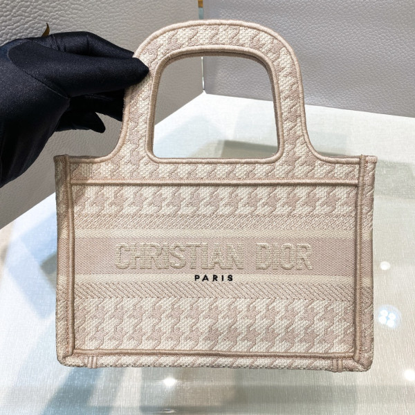 D*or book tote mini